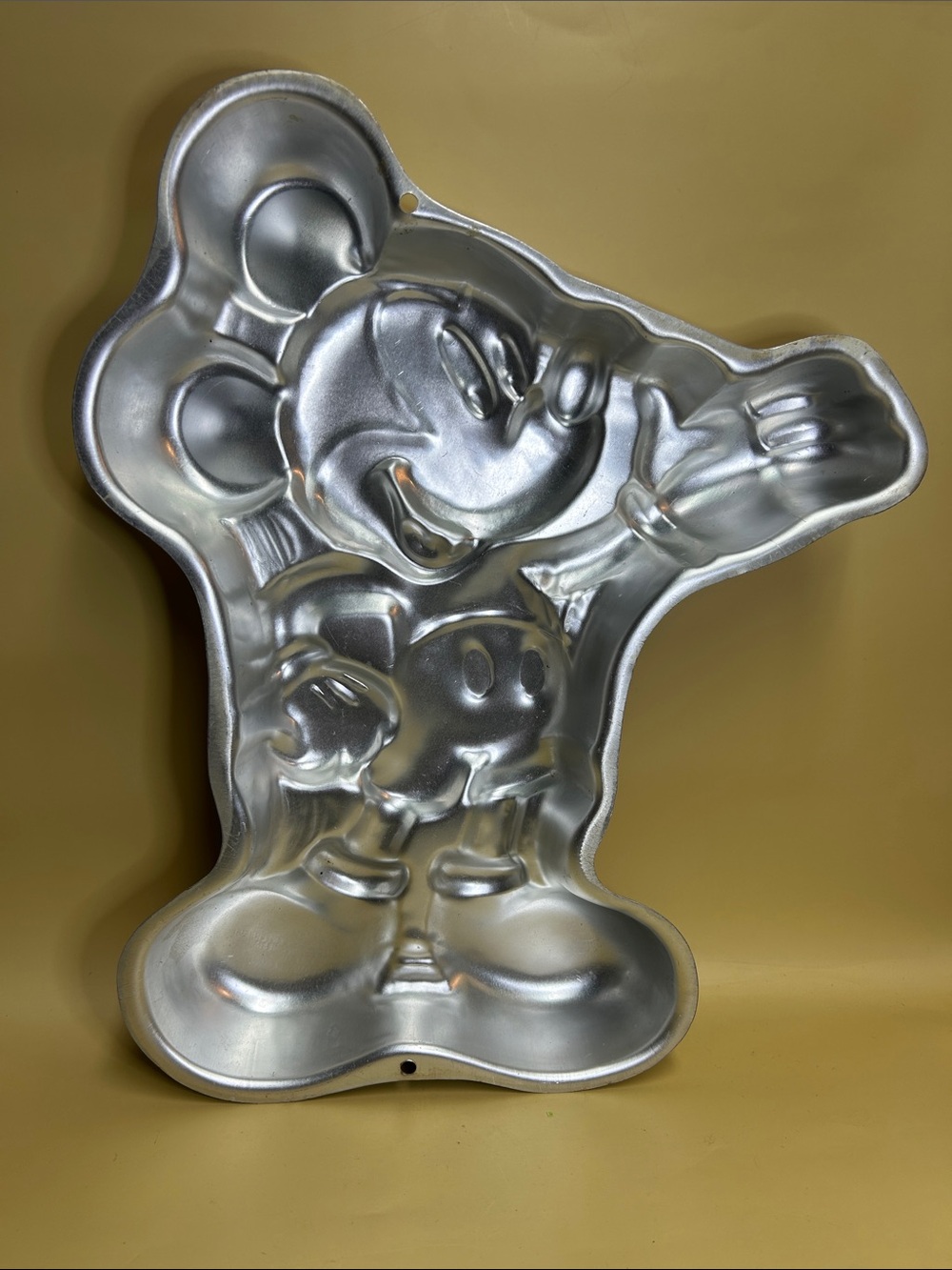 Vintage aluminum cake mold representing Mickey Mouse from the Wilton brand 1995